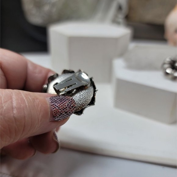 Vintage Silverton Flower Earrings Clip On Beautiful - Picture 5 of 6